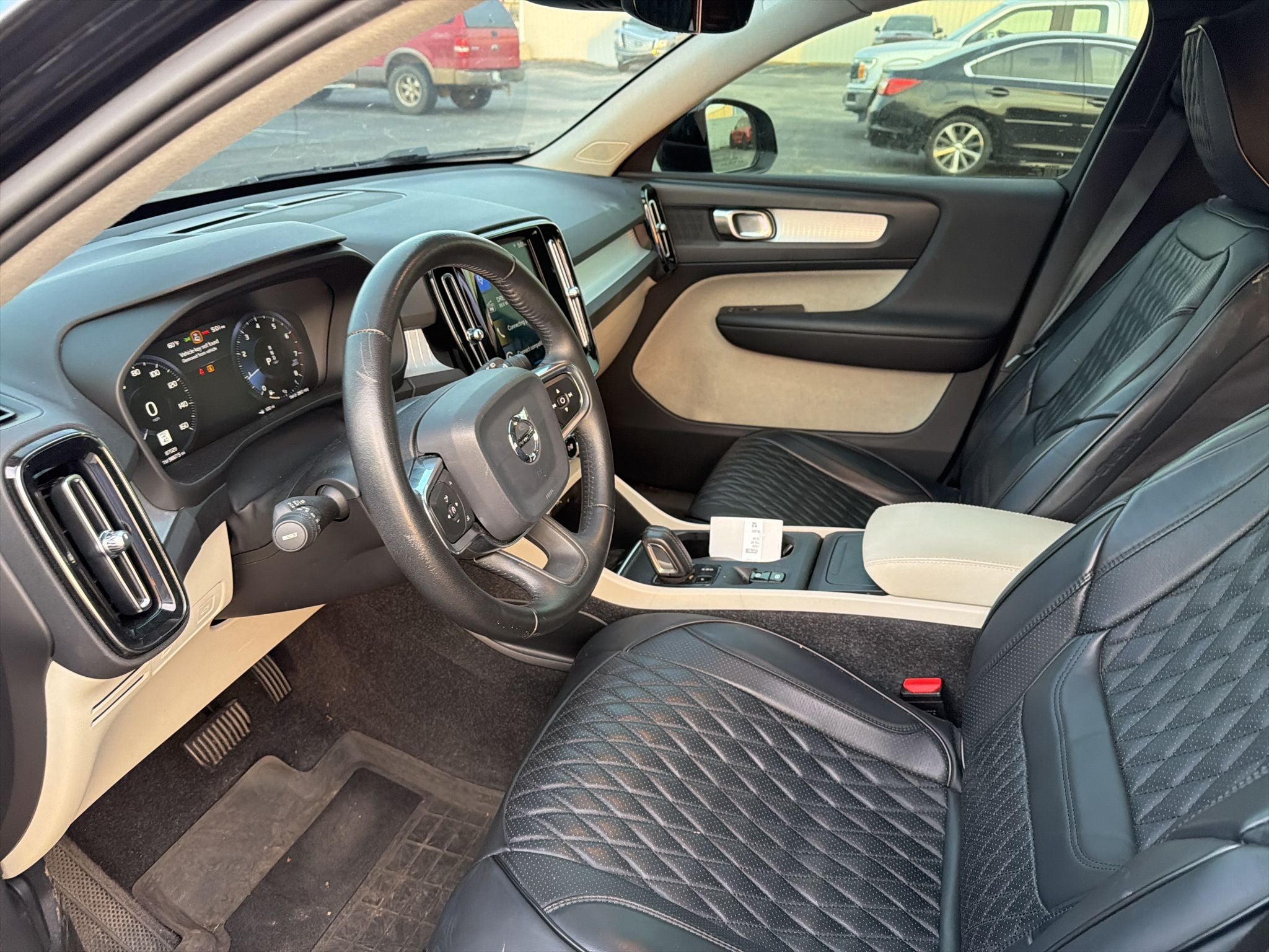 2020 Volvo XC40 Momentum