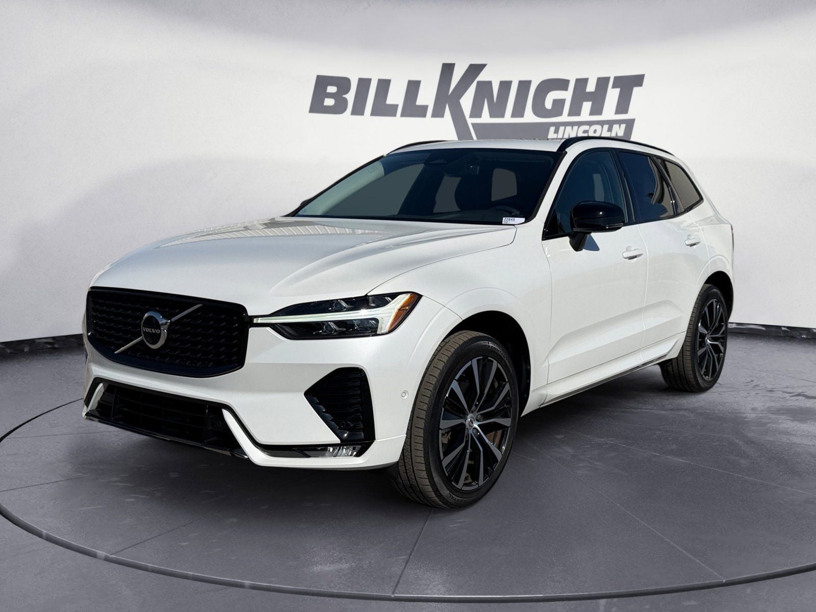 2023 Volvo XC60 B5 Plus Dark Theme