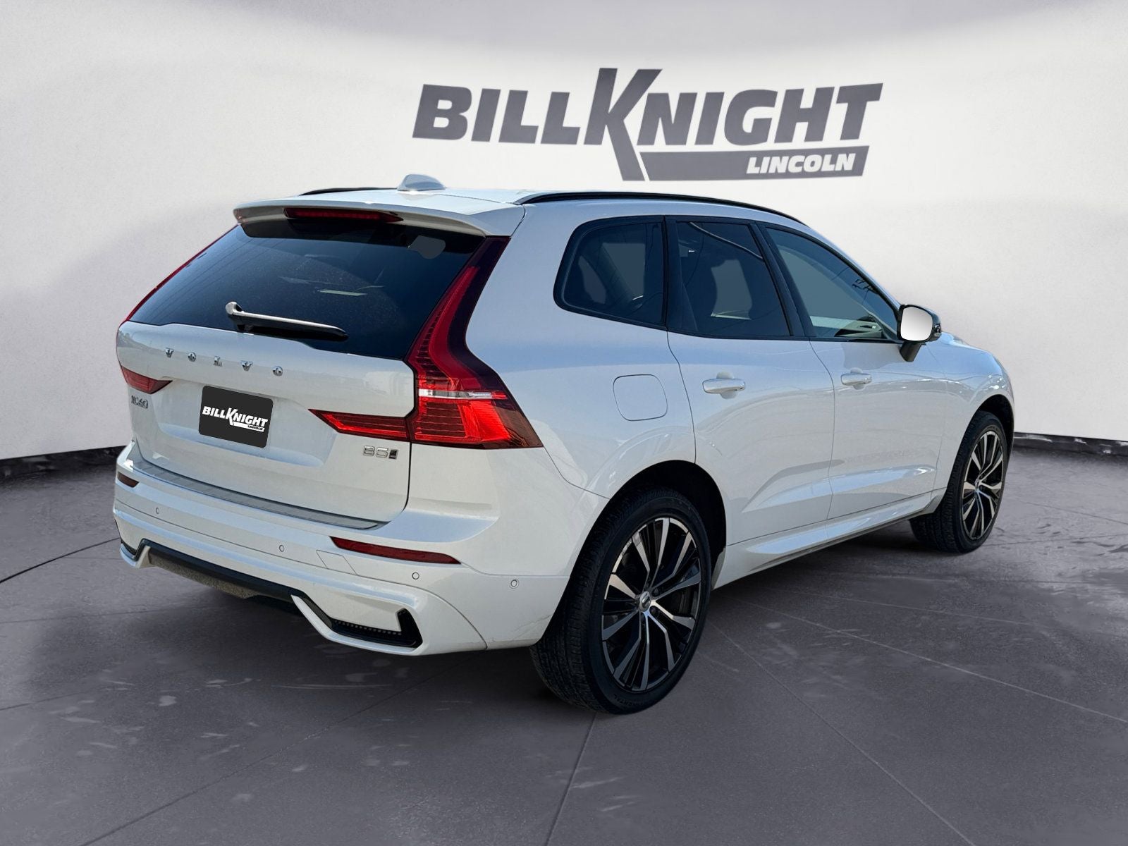 2023 Volvo XC60 B5 Plus Dark Theme