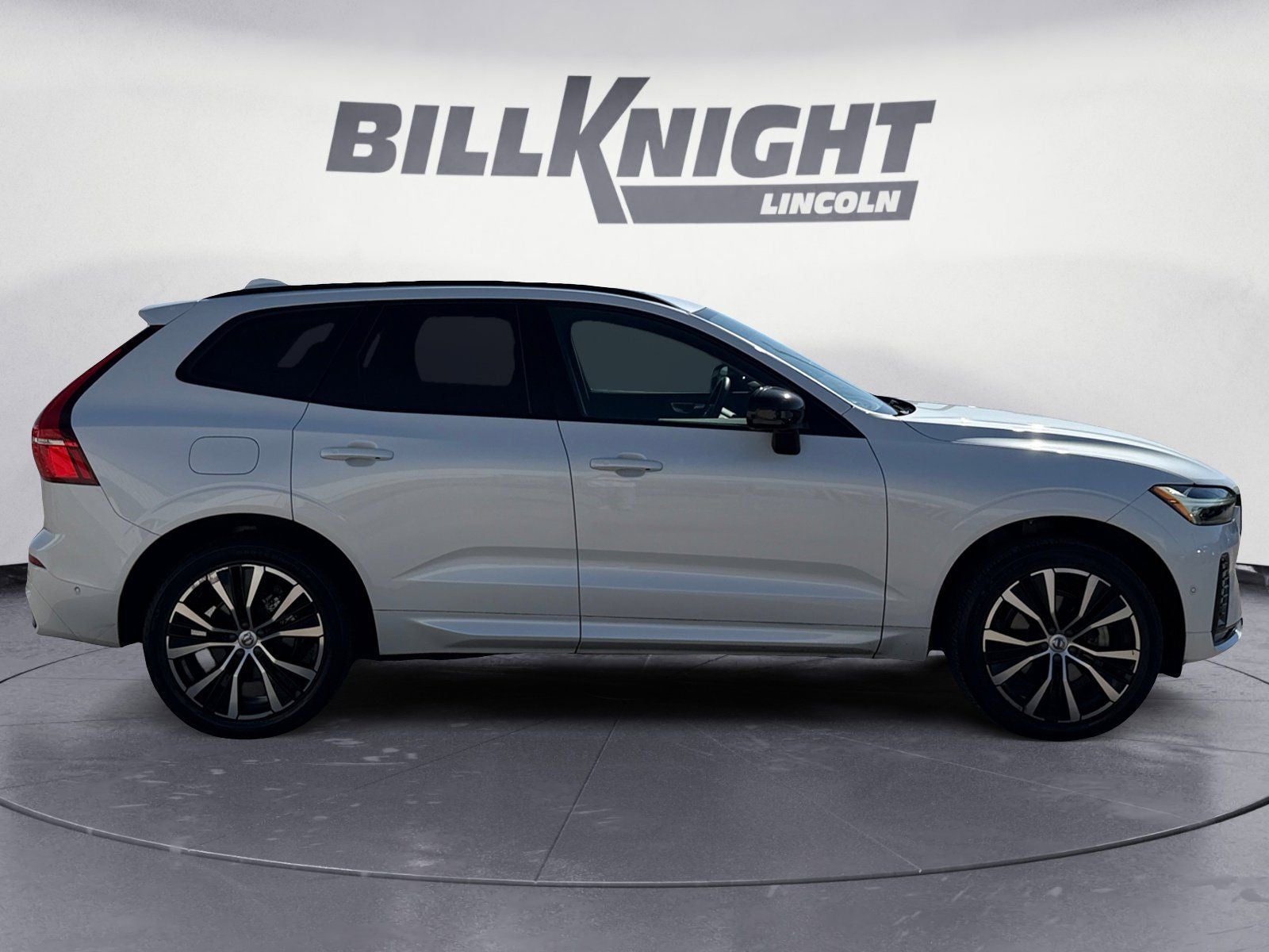 2023 Volvo XC60 B5 Plus Dark Theme