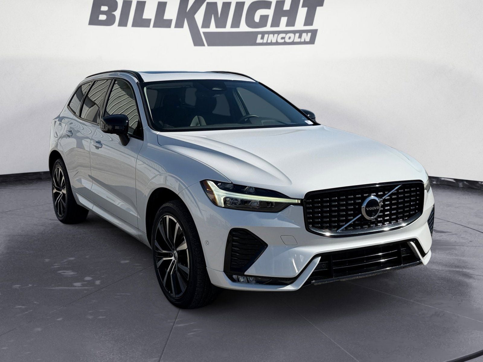 2023 Volvo XC60 B5 Plus Dark Theme