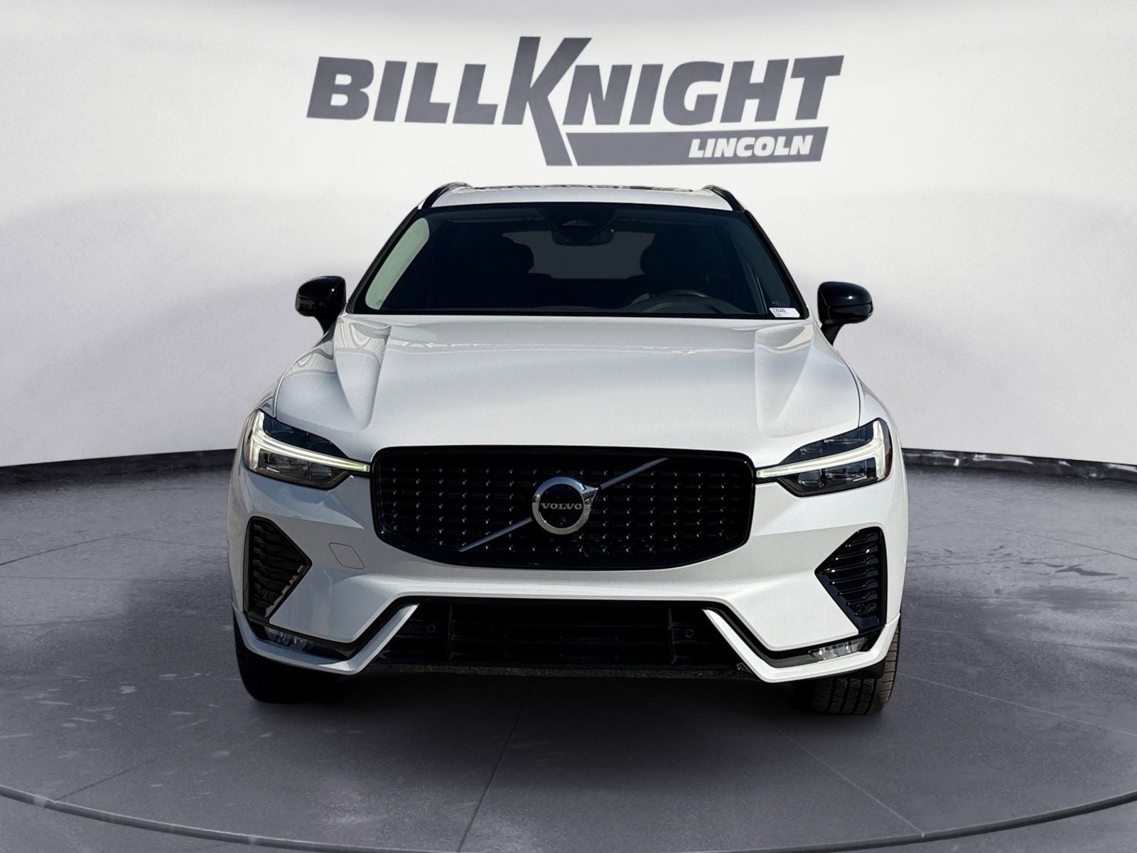 2023 Volvo XC60 B5 Plus Dark Theme
