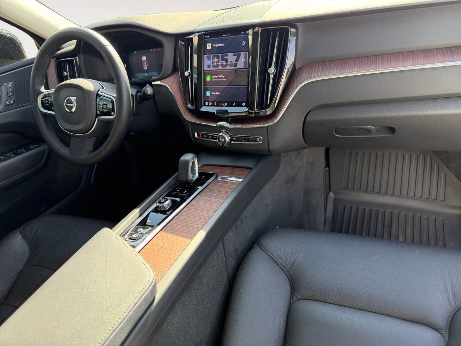 2024 Volvo XC60 B5 Plus Dark Theme