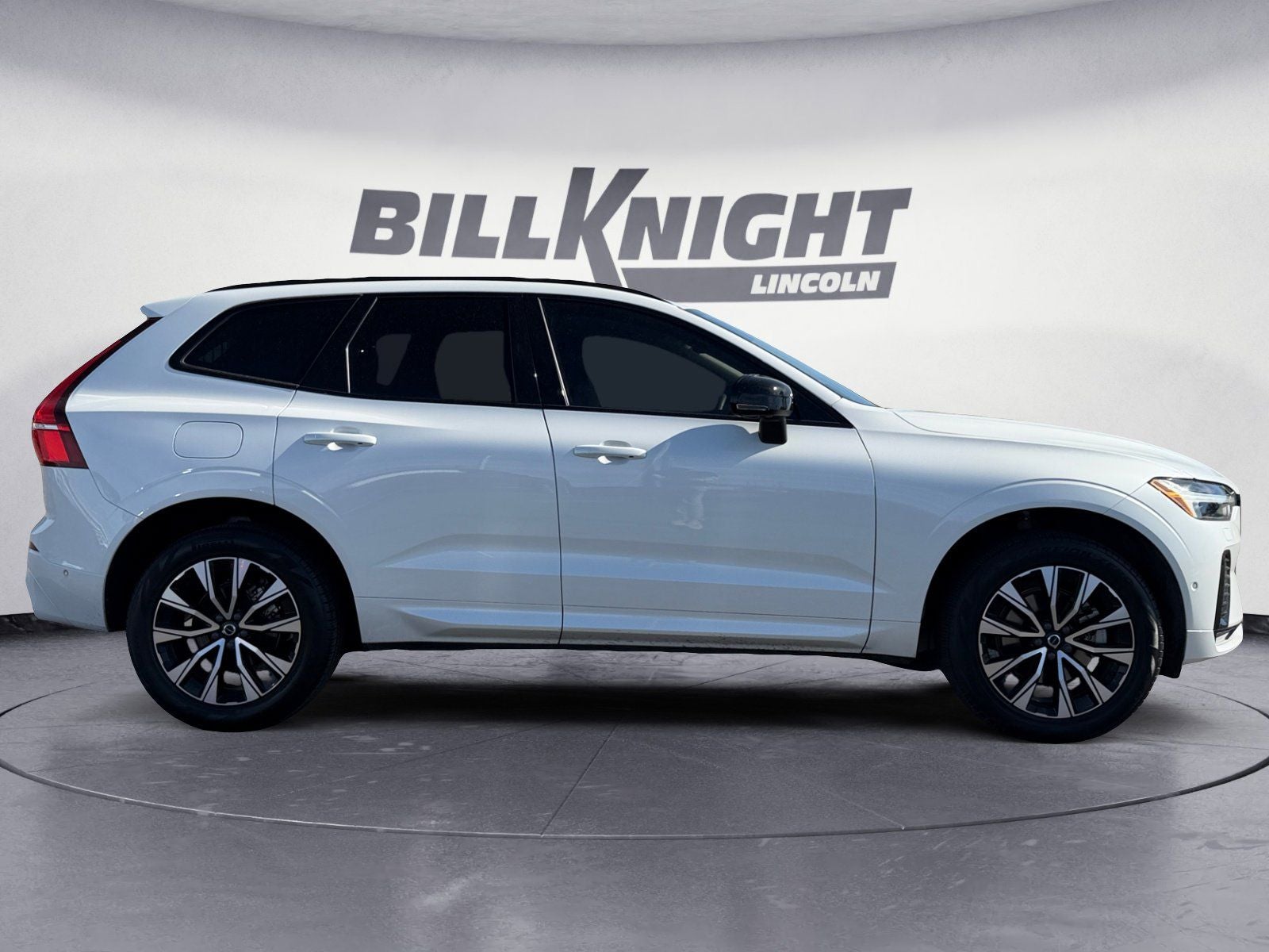 2024 Volvo XC60 B5 Plus Dark Theme