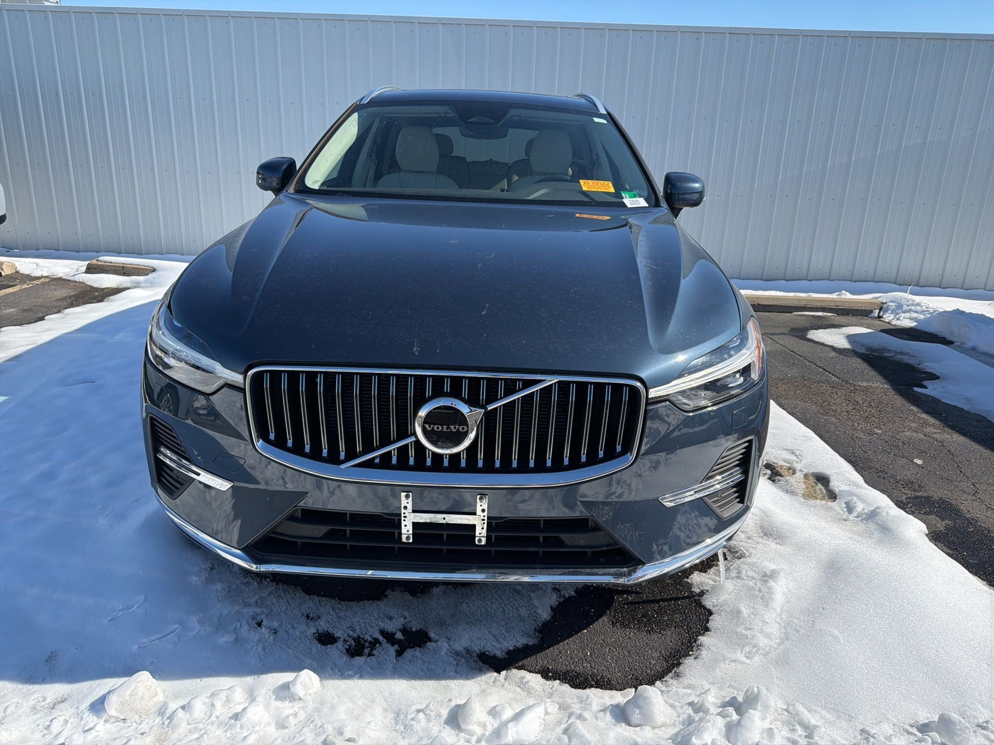 2023 Volvo XC60 B5 Plus Bright Theme