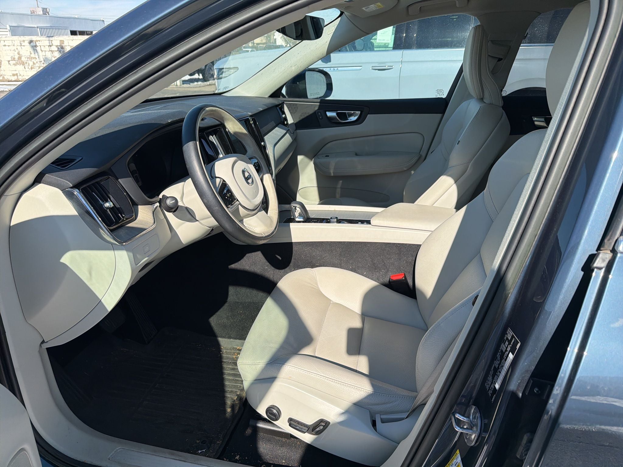 2023 Volvo XC60 B5 Plus Bright Theme