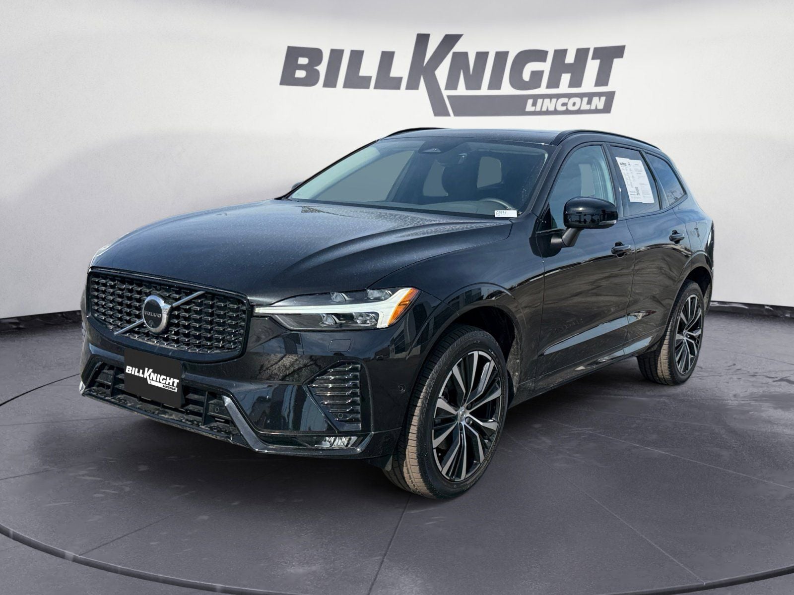 2023 Volvo XC60 B5 Plus Dark Theme