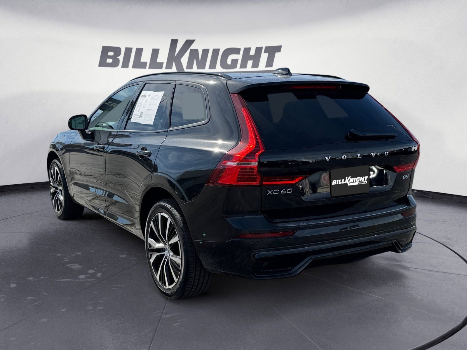 2023 Volvo XC60 B5 Plus Dark Theme