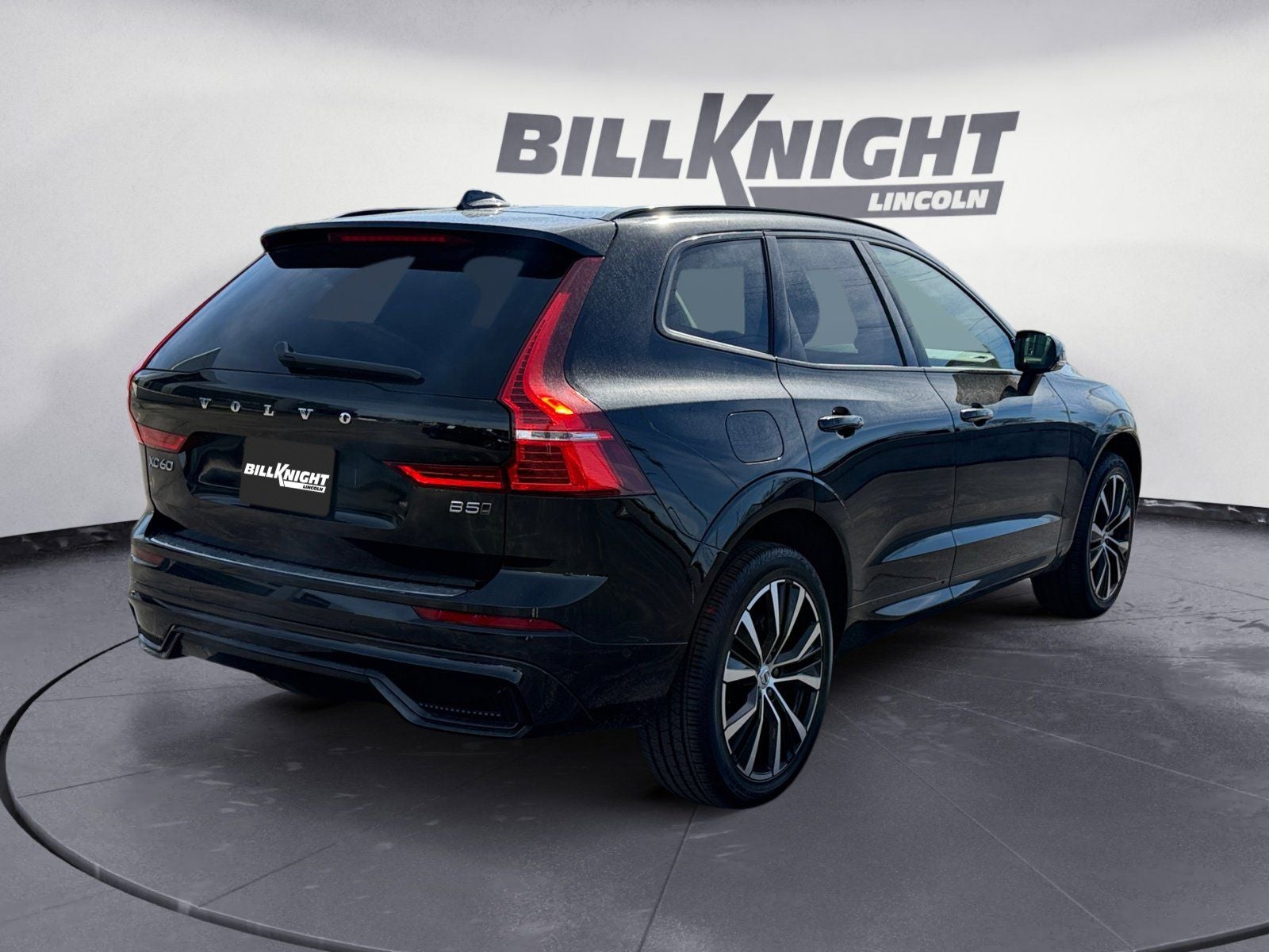 2023 Volvo XC60 B5 Plus Dark Theme
