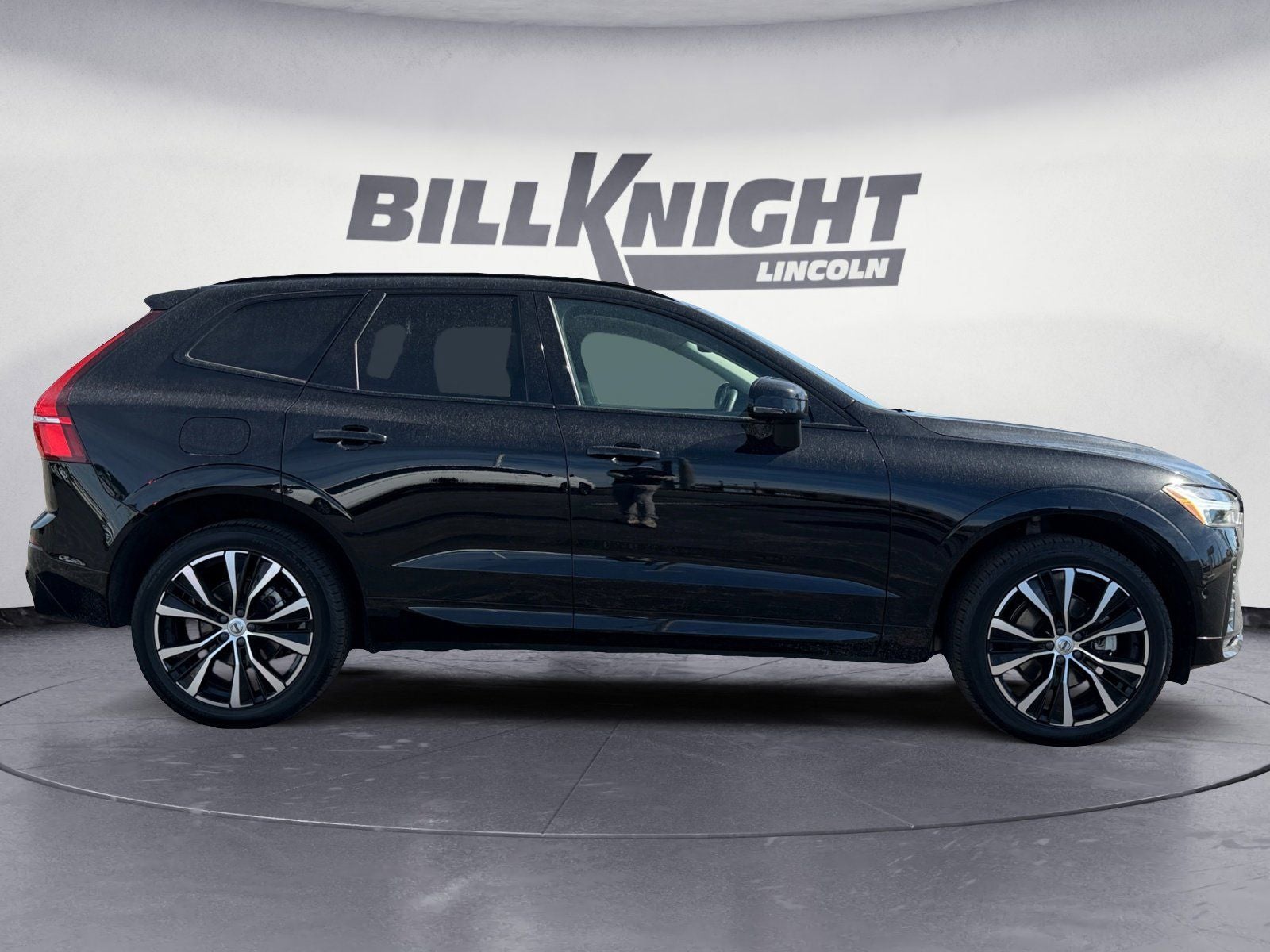 2023 Volvo XC60 B5 Plus Dark Theme