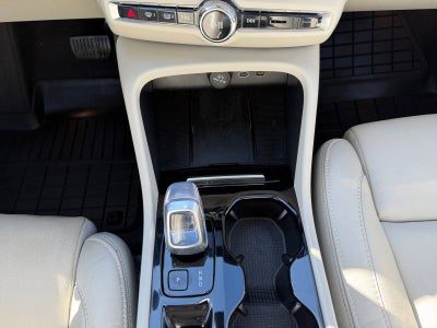 2023 Volvo XC40 B5 Plus Bright Theme