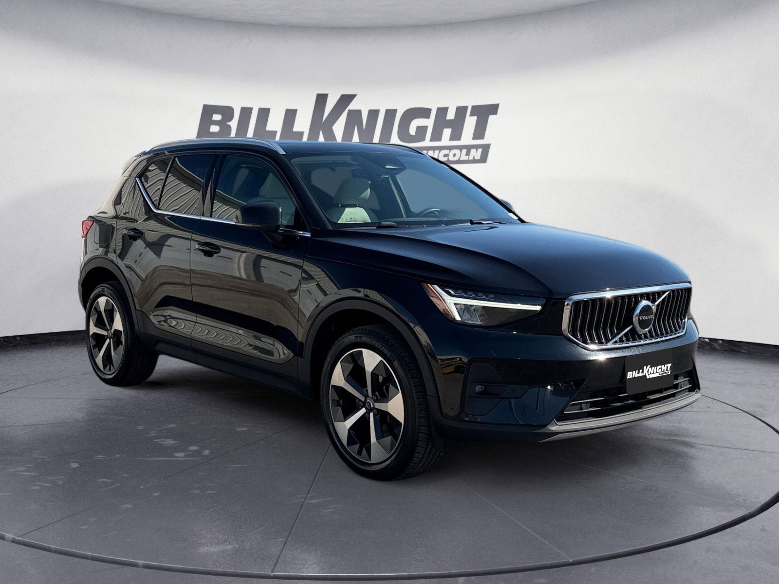 2023 Volvo XC40 B5 Plus Bright Theme