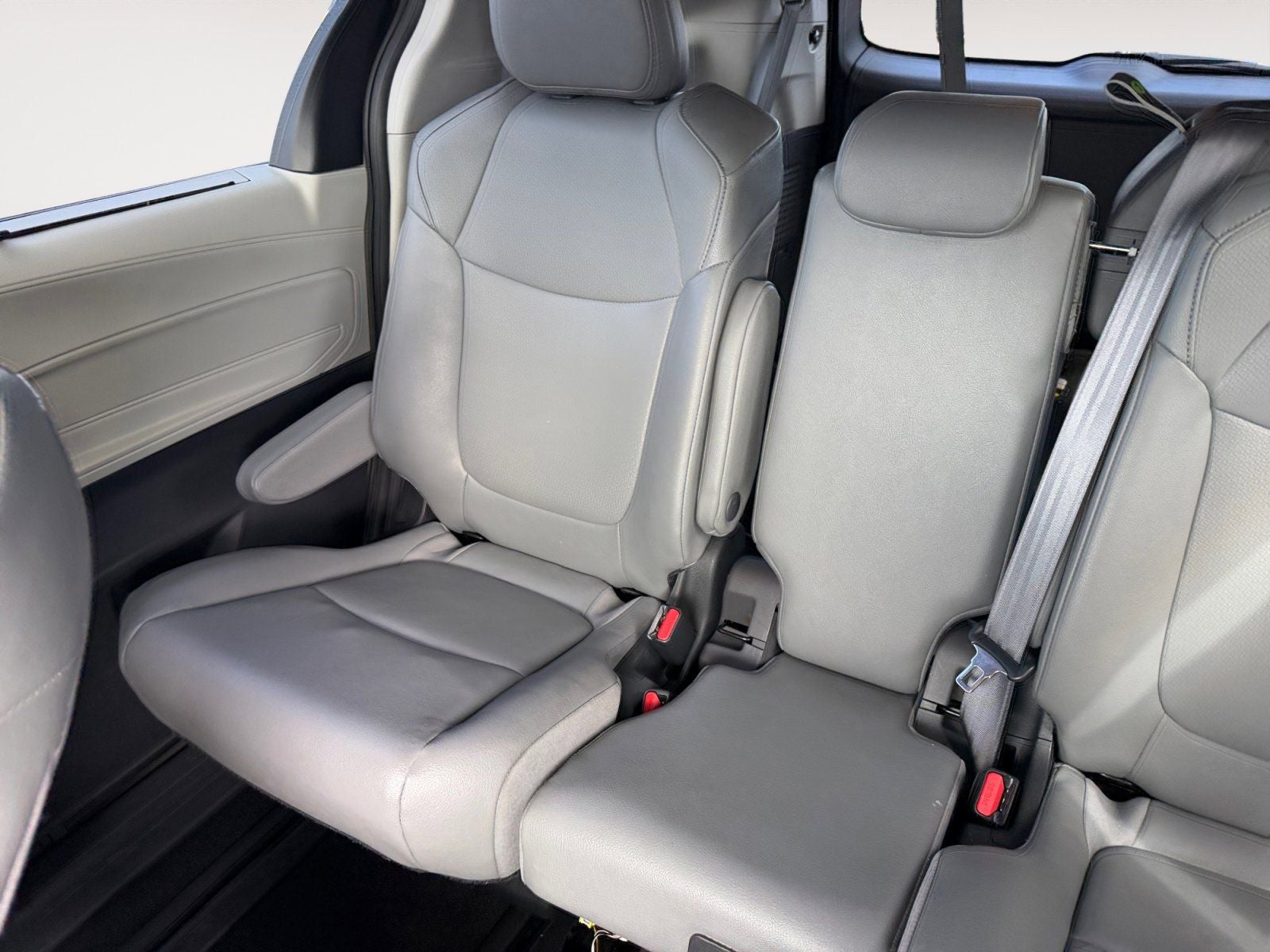 2024 Toyota Sienna XLE 8 Passenger