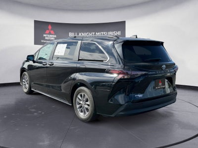 2024 Toyota Sienna XLE 8 Passenger