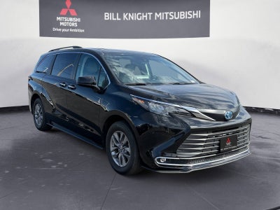 2024 Toyota Sienna XLE 8 Passenger