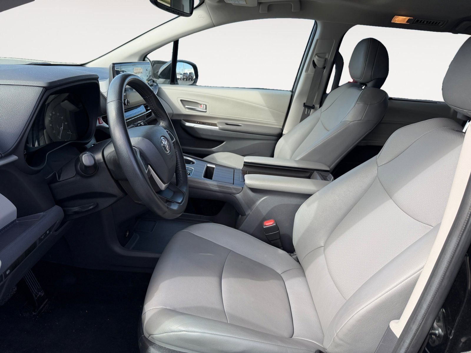 2024 Toyota Sienna XLE 8 Passenger