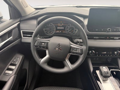2025 Mitsubishi Outlander ES