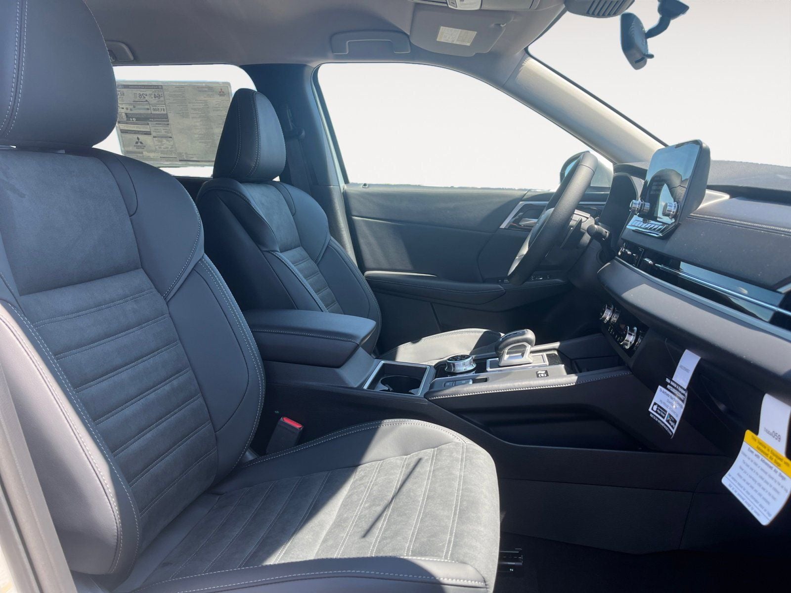 2025 Mitsubishi Outlander PHEV SE