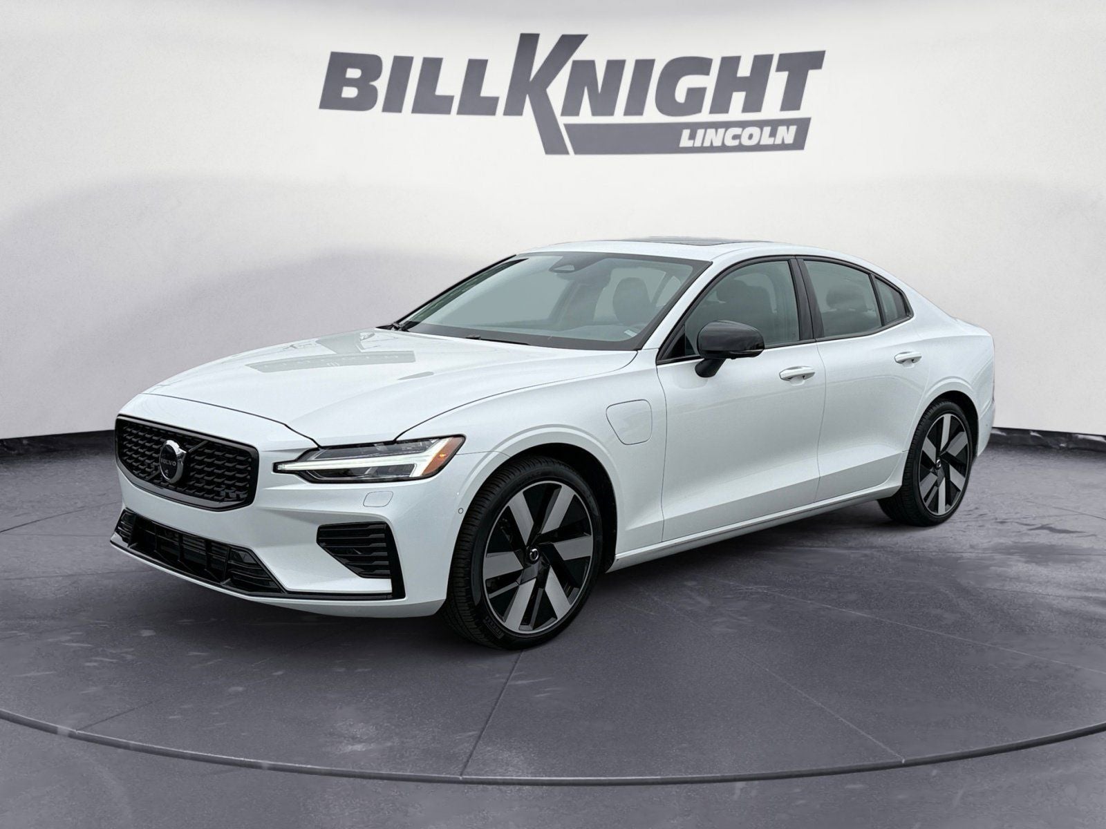 2025 Volvo S60 Plug-In Hybrid T8 Plus