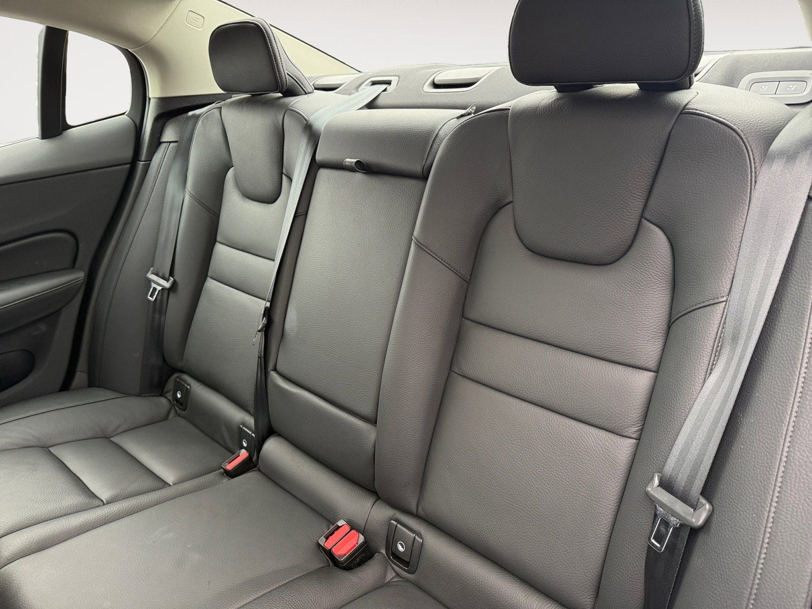 2025 Volvo S60 Plug-In Hybrid T8 Plus