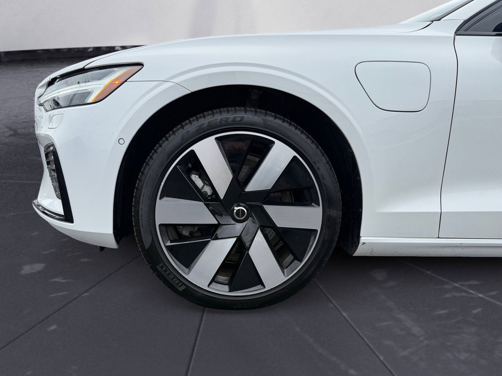 2025 Volvo S60 Plug-In Hybrid T8 Plus