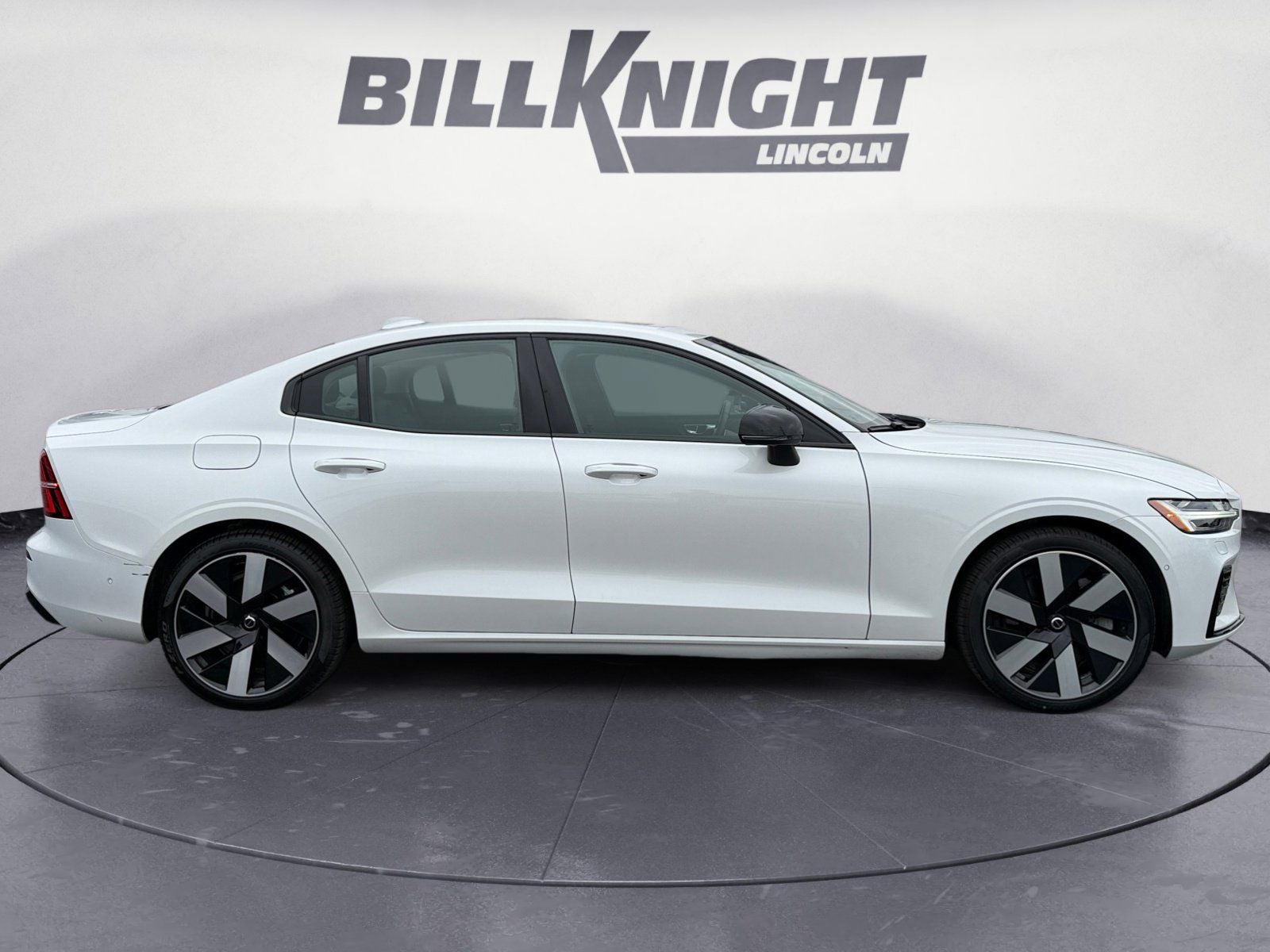 2025 Volvo S60 Plug-In Hybrid T8 Plus