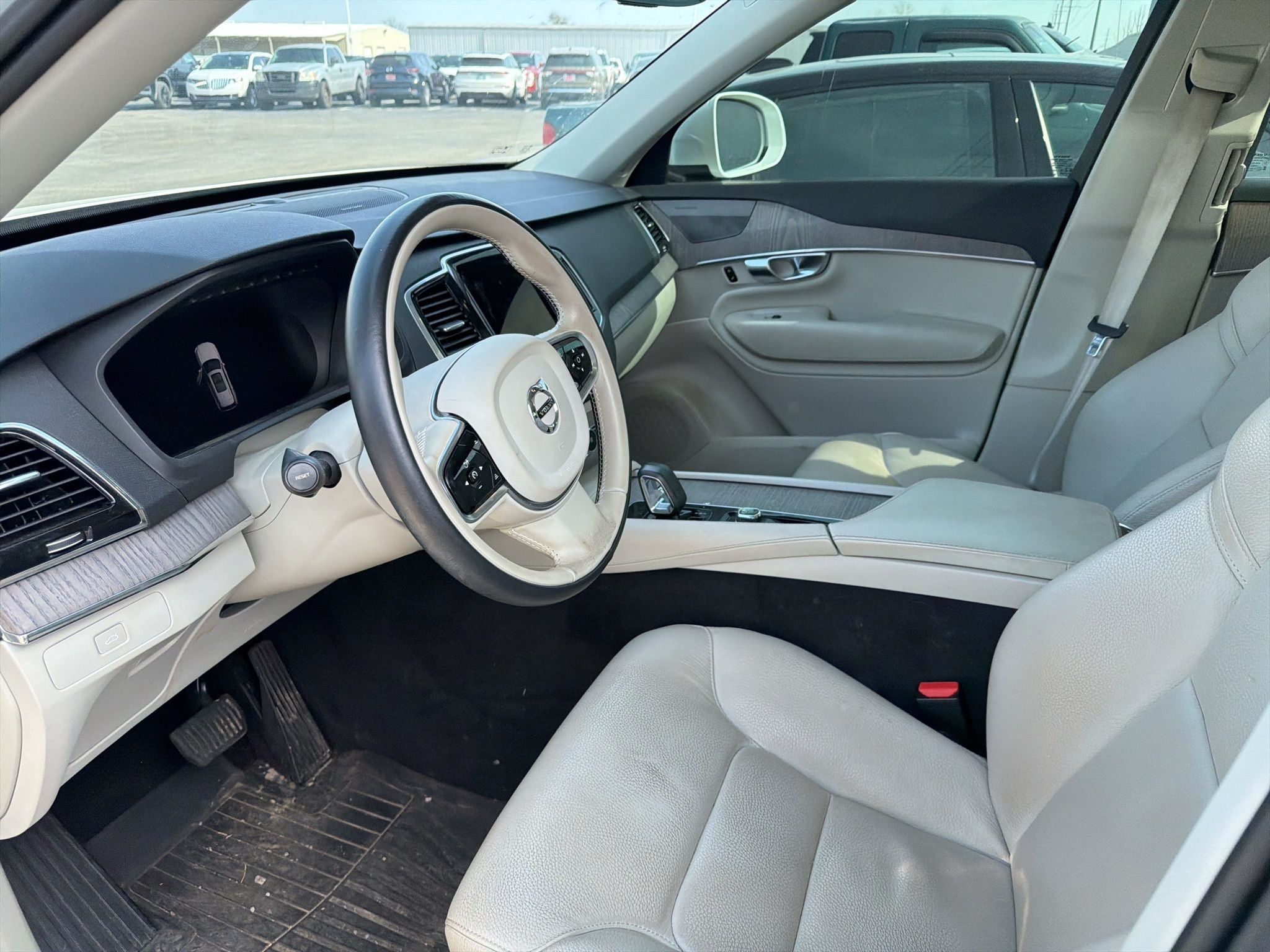 2023 Volvo XC90 B6 Plus 6-Seater