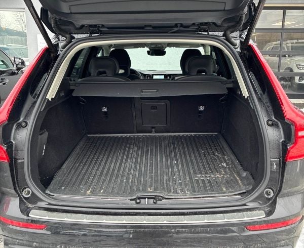 2023 Volvo XC60 B5 Plus Dark Theme