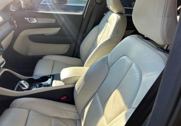 2023 Volvo XC40 B5 Plus Bright Theme