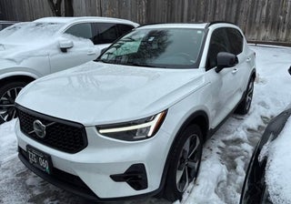 2023 Volvo XC40 B5 Plus Dark Theme